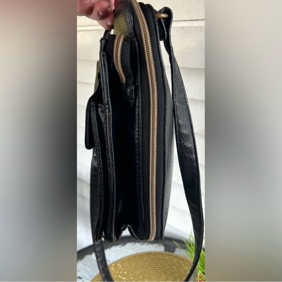VINTAGE 1999 RELIC LEATHER CROSSBODY ORGANIZER BAG. EUC - B46 - Picture 8 of 11
